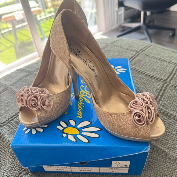 De Blossom Collection Glittering Gold Heels with Floral Accents - Picture 1 of 3